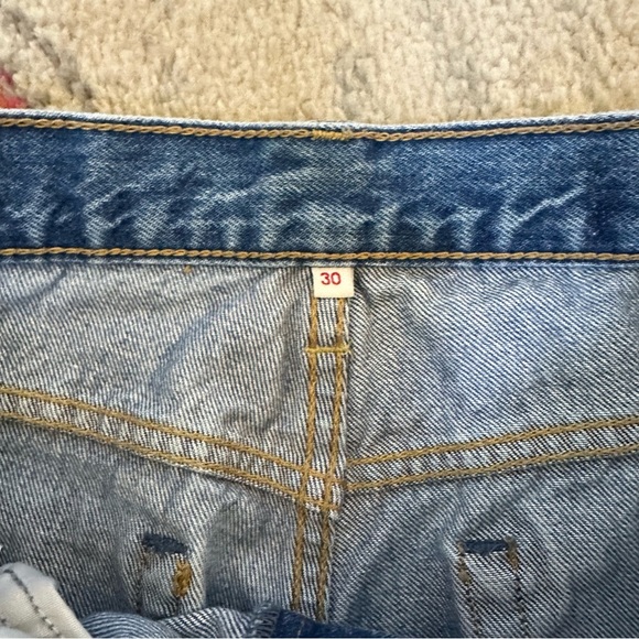 Red Line Selvedge Levi’s Icon Distressed Wedgie Fit Jean - Picture 9 of 16